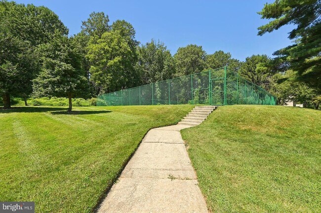 Building Photo - 5 Dendron Ct