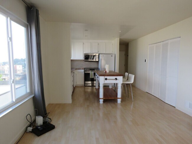 Building Photo - Hidden Gem with Outrageous Views - 1 Bedroom w/ Parking