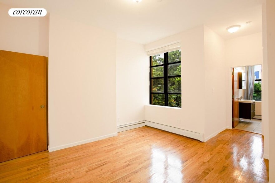 Building Photo - 194 Vernon Ave