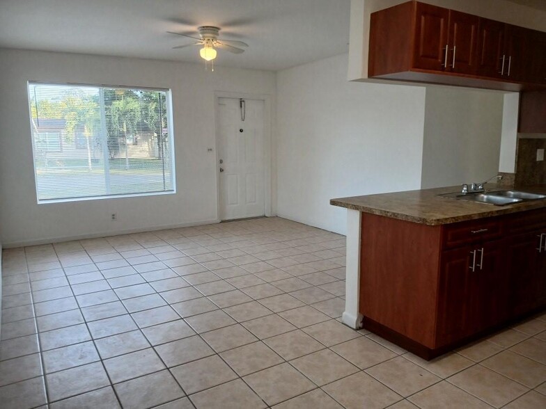 Building Photo - 520 N 69th Ave