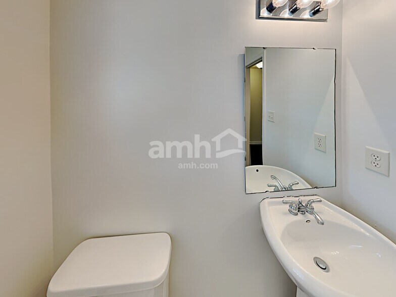 Building Photo - 7316 Aragorn Ln