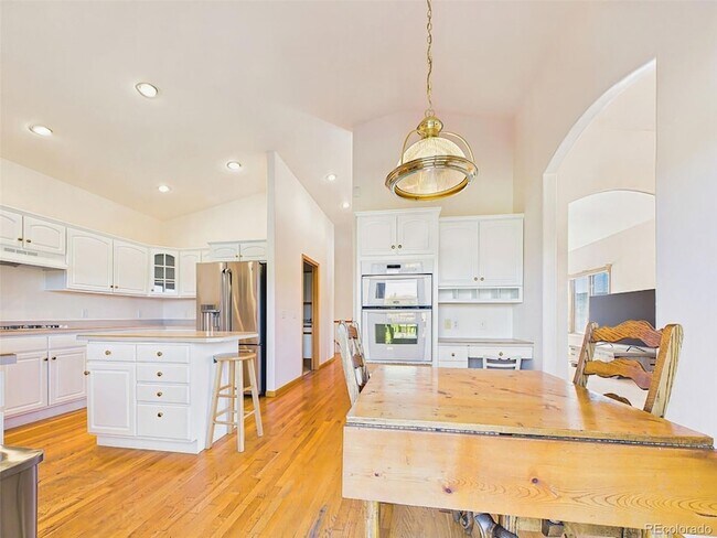 Building Photo - 1185 S Park Dr