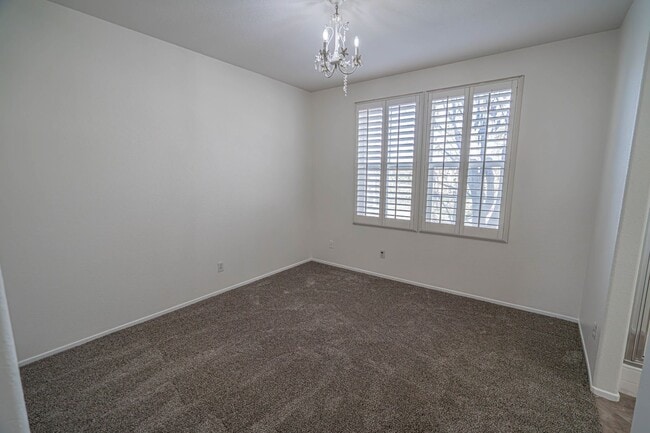 Building Photo - 3-Bedroom Home with Fresh Paint in Creekside of Valencia!