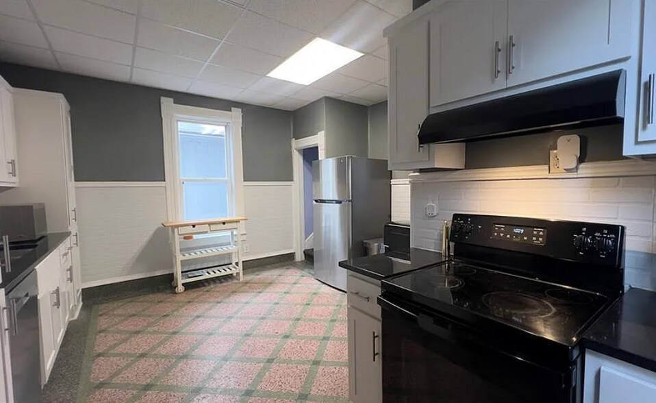 Building Photo - 523 Tracy Ave