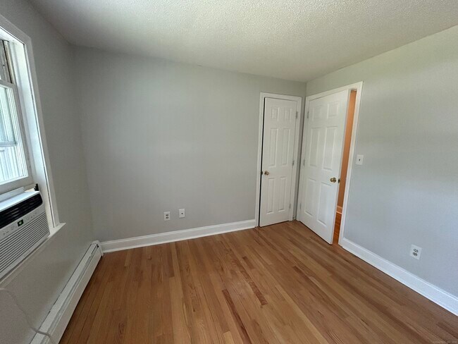 Building Photo - 14 Normandy Dr