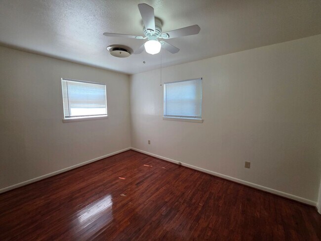 Building Photo - Charming 3/2 in Copperas Cove