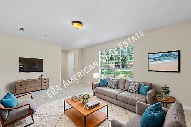 Building Photo - 1221 Albuquerque Cir