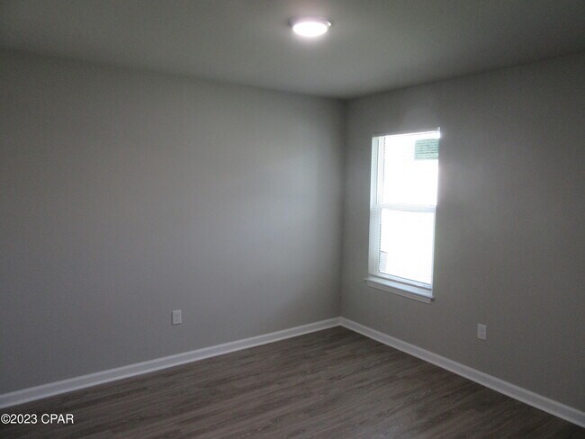 Building Photo - 1300 Grace Ave