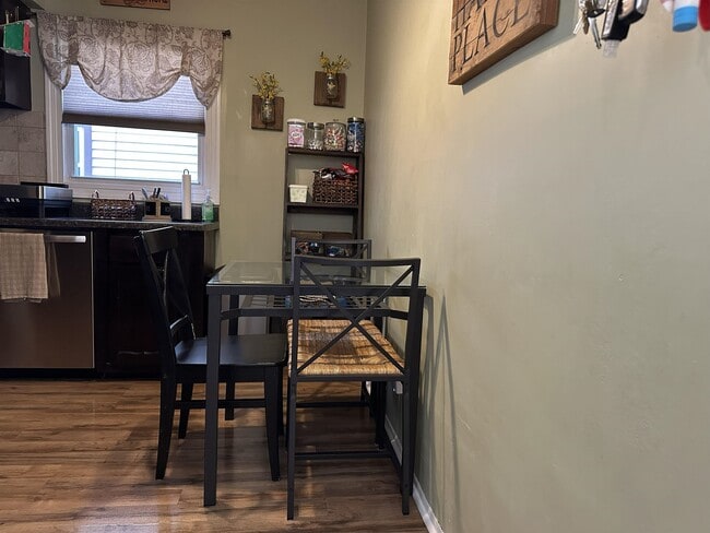 Building Photo - 103 E 26th St