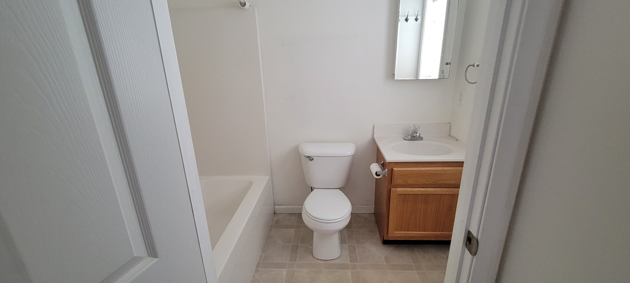 Master Bedroom- Bath - 2010 Grammercy Ave