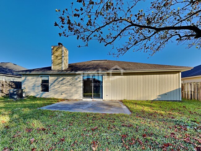 Building Photo - 3753 Woodbriar Dr
