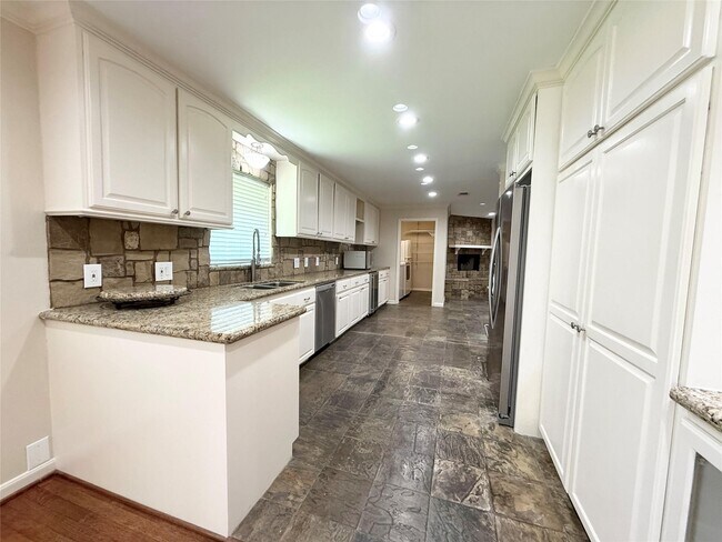 Building Photo - 5545 Pagewood Ln