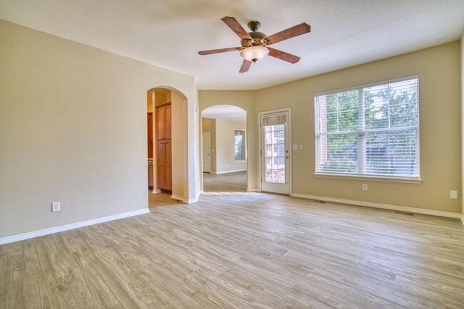 Building Photo - 2370 Windmill Dr