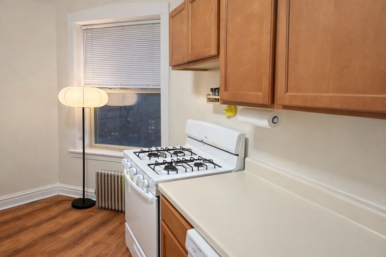 Building Photo - 2482 N Lincoln Ave