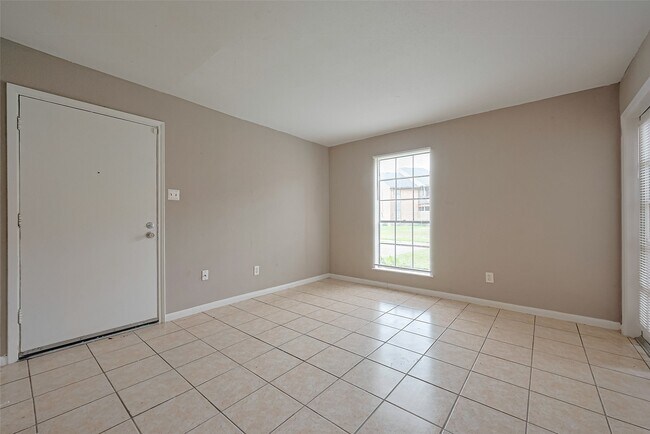 Building Photo - 9090 S Braeswood Blvd