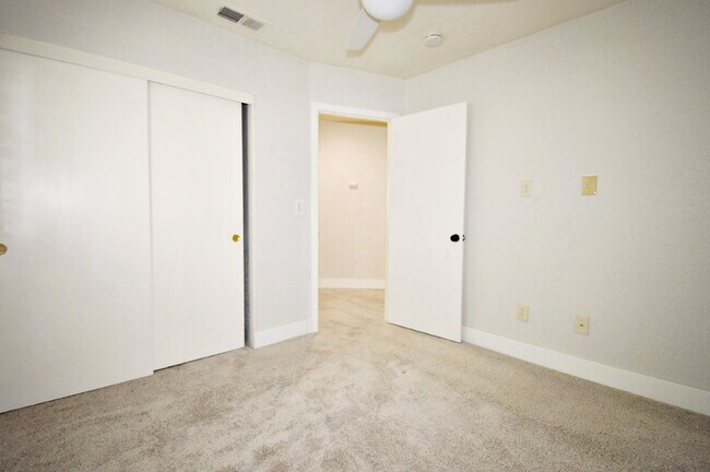 Building Photo - "Charming Oasis: 3-Bedroom Cathedral City Retreat with Pool, Fireplace, and Granite Kitchen!"
