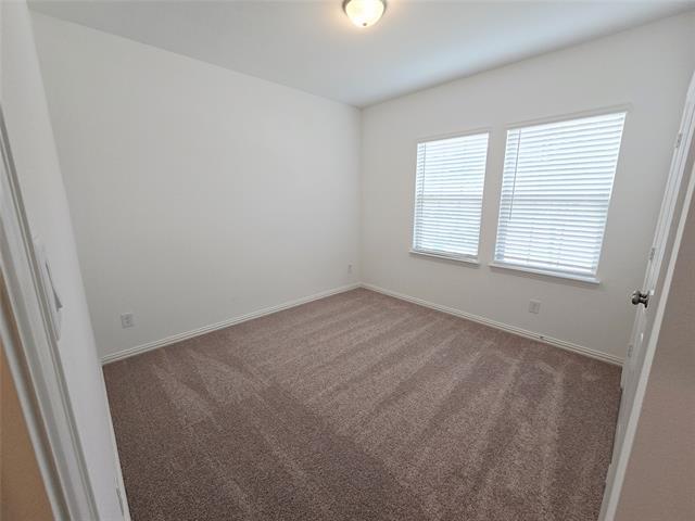Building Photo - 712 Roanoke Dr
