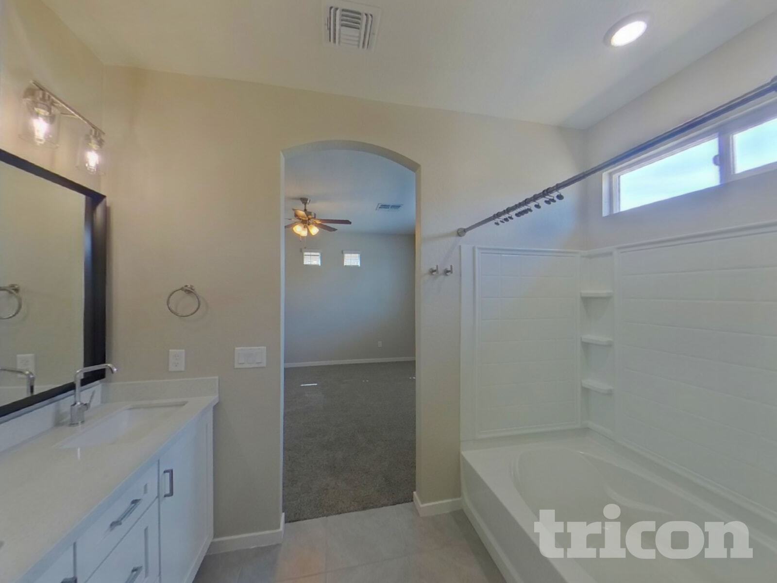 Building Photo - 4544 E Grandview St