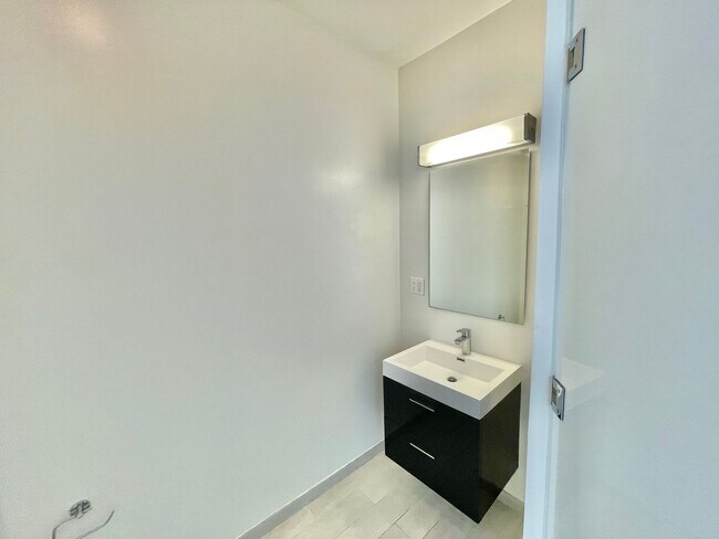 Building Photo - 2BR/2BA Inner Mission Boutique Condo w/Parking, Storage, Laundry – PROGRESSIVE