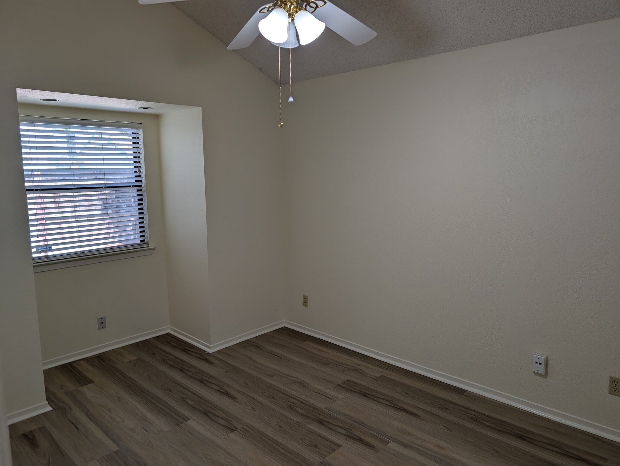 Building Photo - 254 E El Paso Ave