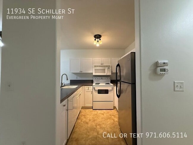 Building Photo - 11934 SE Schiller St