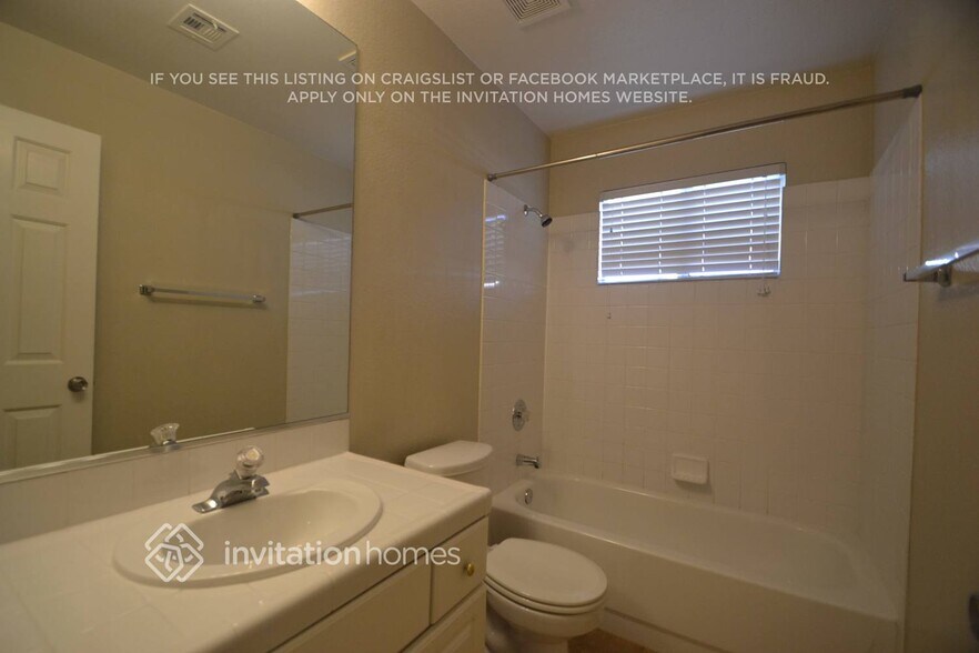 Building Photo - 8108 Divernon Ave