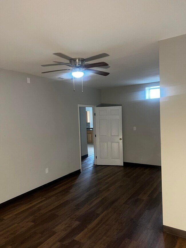 Building Photo - 2711 Robinwood Rd