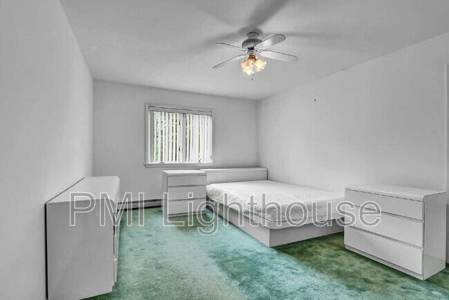 Building Photo - 2 Carlyle Dr