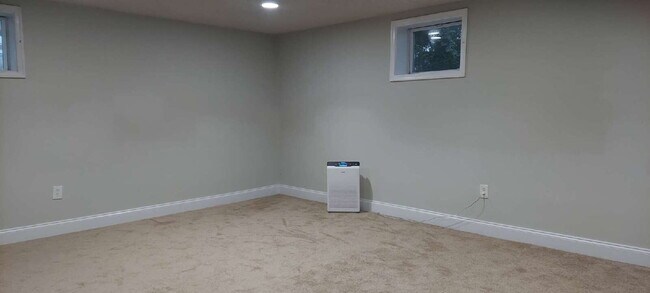 Building Photo - "Expansive 5-Bedroom Haven with Dual Kitch...
