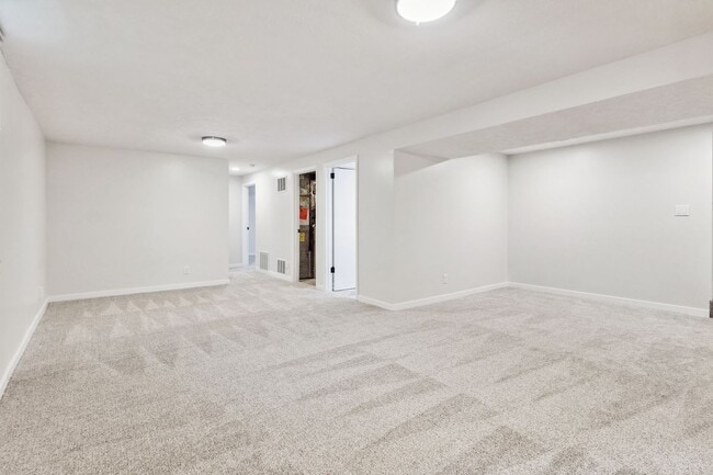 Building Photo - Fully Remodeled South Lincoln 4 Bedroom