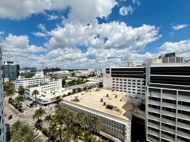 Building Photo - 100 Lincoln Rd