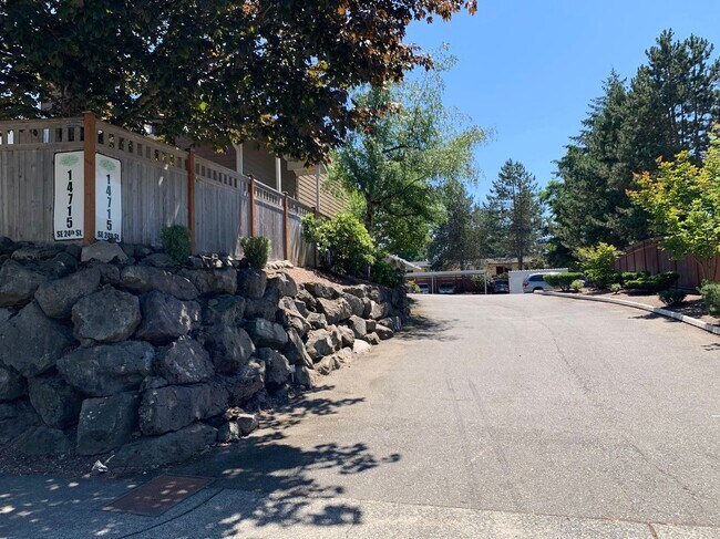 Building Photo - Stunning 2 bed, 2 bath condo near Bellevue College