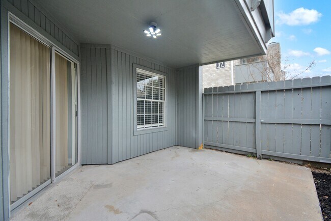 Building Photo - 9700 Leawood Blvd