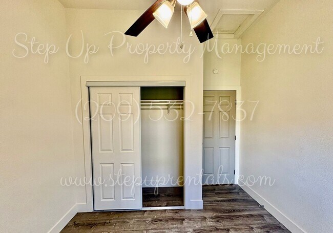 Building Photo - 18669 Pine St