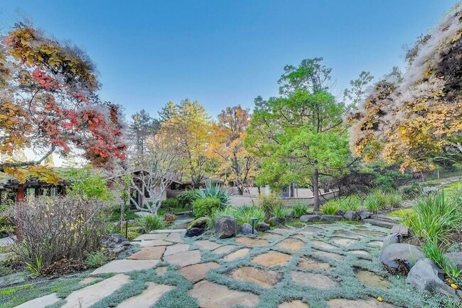 Building Photo - 28 Meadow Rd