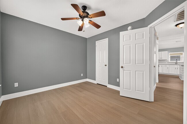 Building Photo - 22210 Bellow Glen Dr