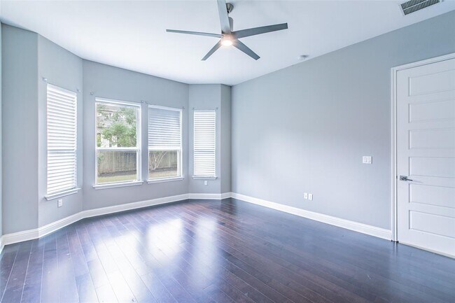 Building Photo - 5121 Cornflower Dr