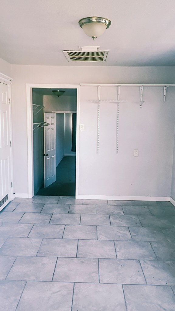 Building Photo - 312 McKnight Dr