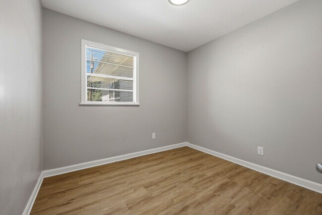Building Photo - Corner Lot in Phenix City!