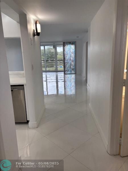 Building Photo - 1811 Sabal Palm Dr