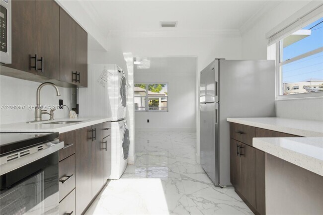 Building Photo - 6053 SW 63rd Terrace
