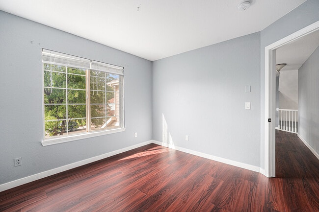 Building Photo - 608 Bentley Pl