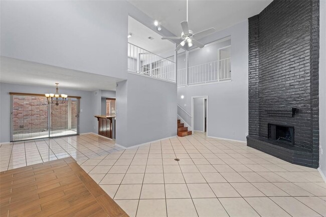 Building Photo - 11111 Midhurst Dr