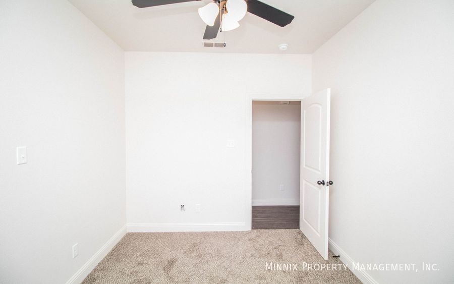 Building Photo - 2011 102nd St