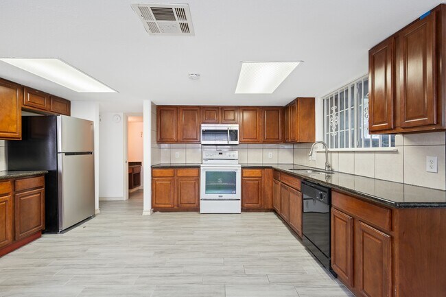 Building Photo - 1823 Mandrill Ln