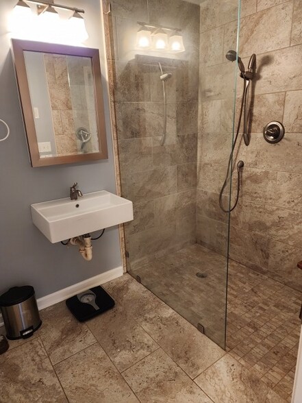 Building Photo - 7106 Grammar Dr