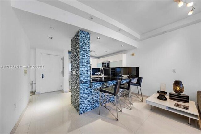 Building Photo - 17121 Collins Ave