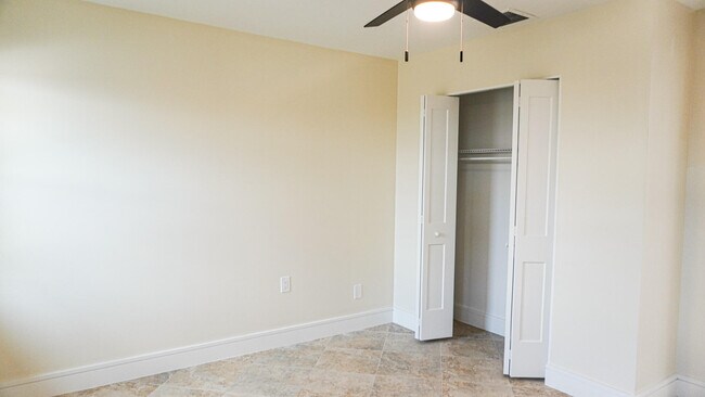 Building Photo - 1502 Ave I