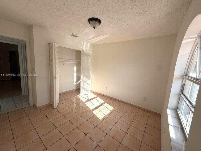 Building Photo - 5740 W 21st Ct