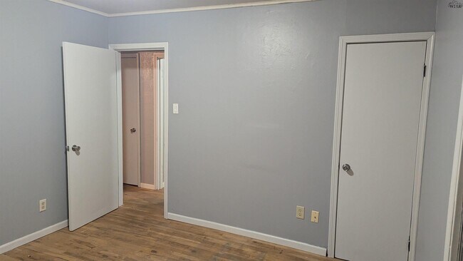 Building Photo - 1400 34th St